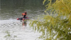 El dispositivo de búsqueda rastrea el Guadalquivir (VALERIO MERINO)