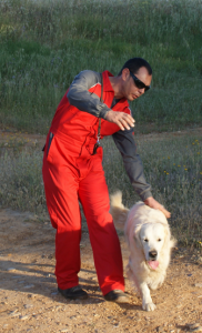 Guía canino de la Unidad Canina de ByR Humancan