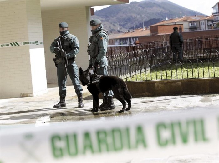 alt="perros Guardia Civil detenciones ETA"