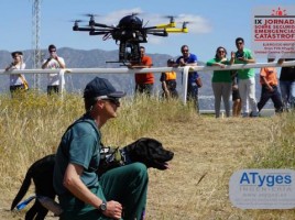 alt="drones y perros de rescate"