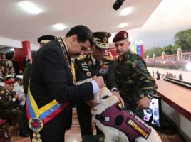 Maduro condecora
